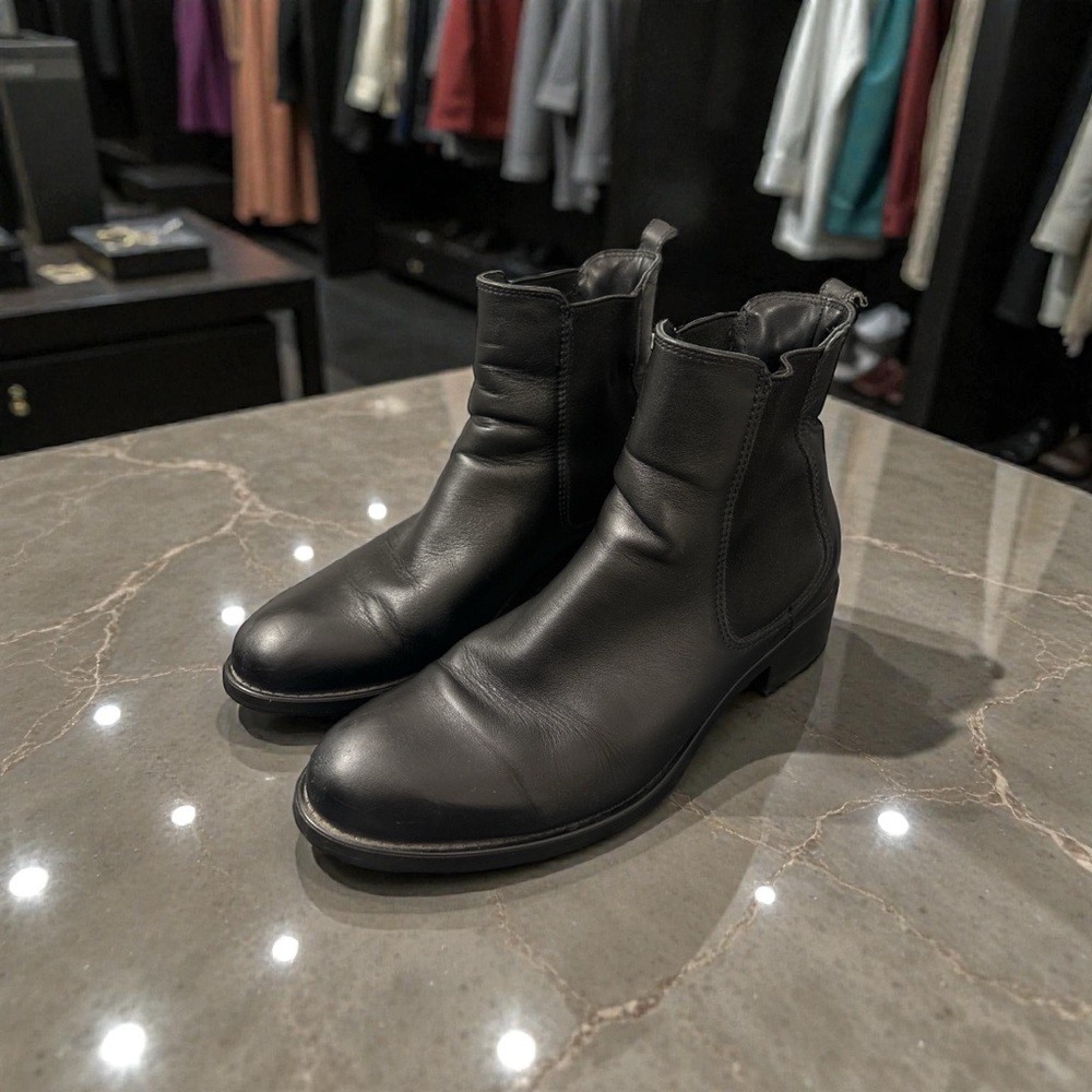 La CANADIENNE Black Leather Women’s Ankle Boots